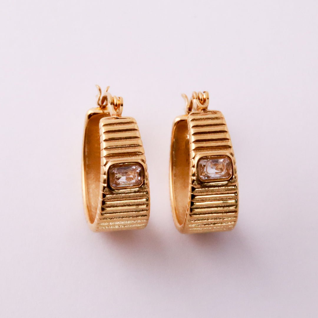 Aretes Tipo Candonga con Zircón Central - Dorado y Plateado - Helix Body Jewelry - Tienda Online de Piercings