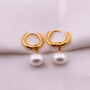 Aretes Tipo Candonga con Perla Elegante - Acero Inoxidable Dorado y Plateado - Helix Body Jewelry - Tienda Online de Piercings