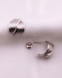 Aretes de Acero Inoxidable Plateado con Diseño de Dos Líneas Cruzadas - Helix Body Jewelry - Tienda Online de Piercings