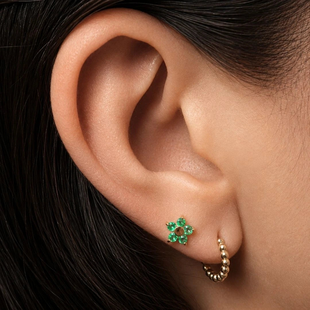 Labret Flor esmeraldas Oro Sólido 18K