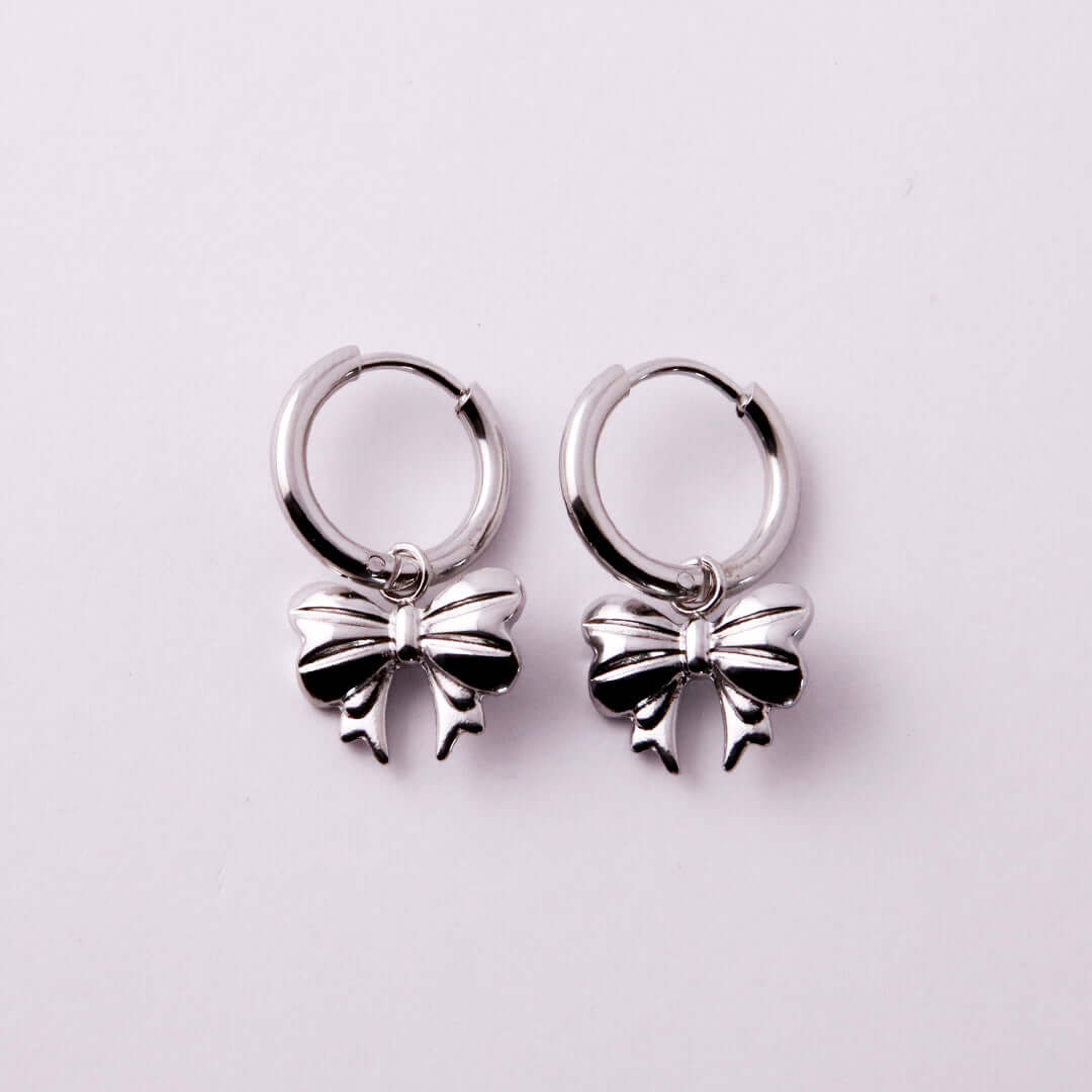 Pendientes Tipo Candonga con Moños Delicados - Acero Inoxidable Dorado y Plateado - Helix Body Jewelry - Tienda Online de Piercings