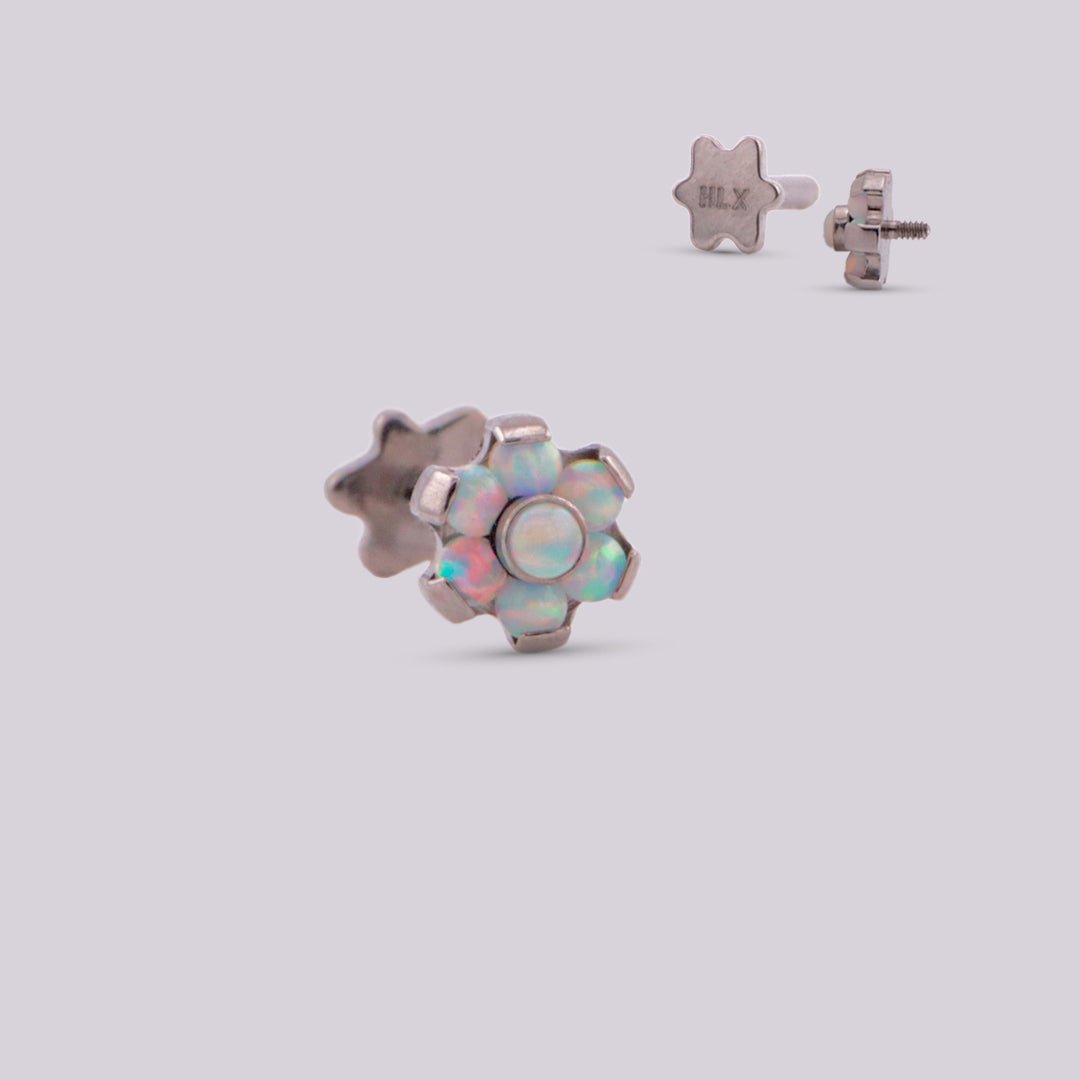 Labret en titanio en forma de Flor - Helix Body Jewelry - Tienda Online de Piercings