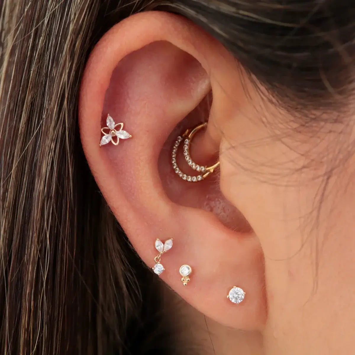 Joya con forma de pétalo y cristales swarovski - Aroa - Helix Body Jewelry - Tienda Online de Piercings