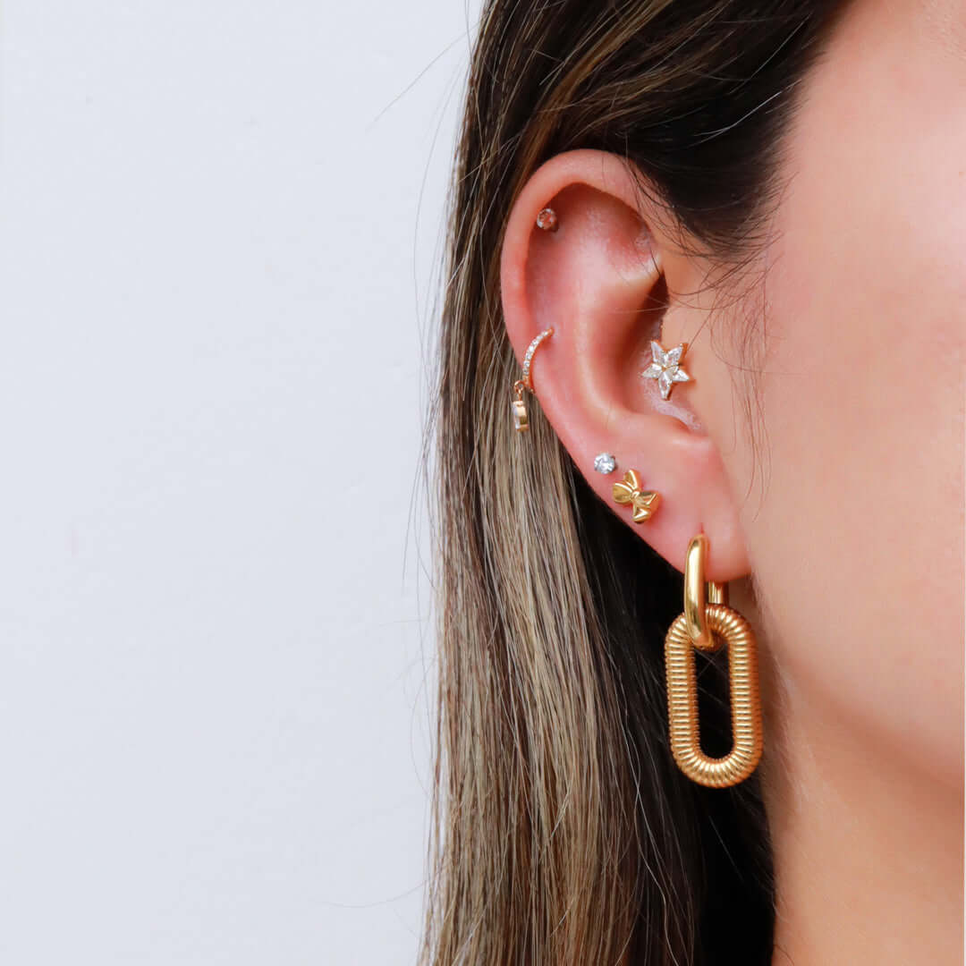 Labret en Titanio con forma de moño, Joyería hipoalergénica - Helix Body Jewelry - Tienda Online de Piercings