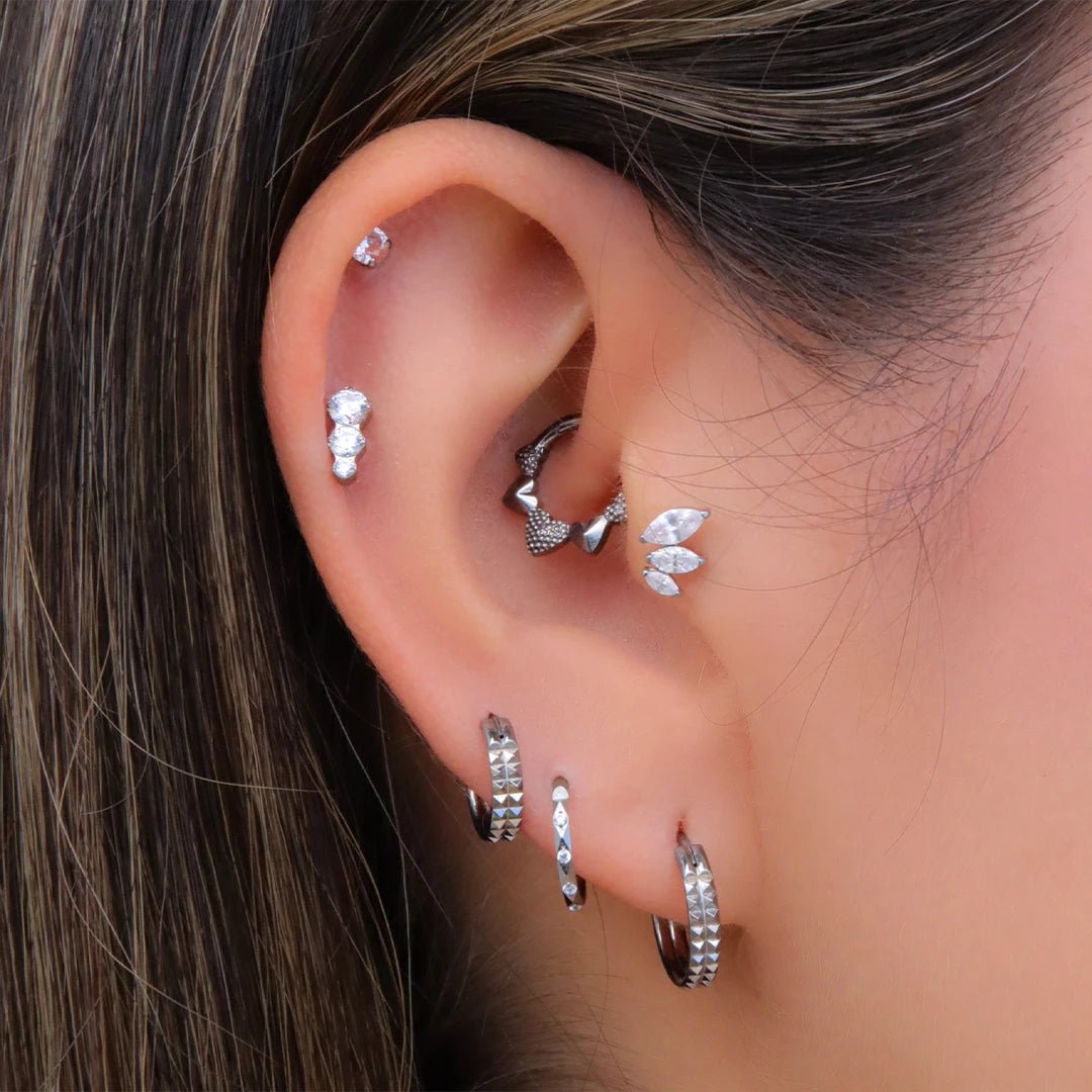 Arete en Titanio para oreja - Mila Plateado - Helix Body Jewelry - Tienda Online de Piercings