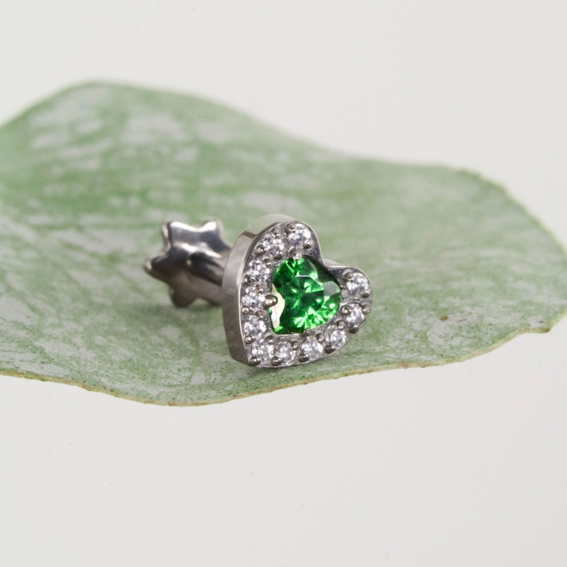 Labret Corazón Verde · Titanio Grado Implante