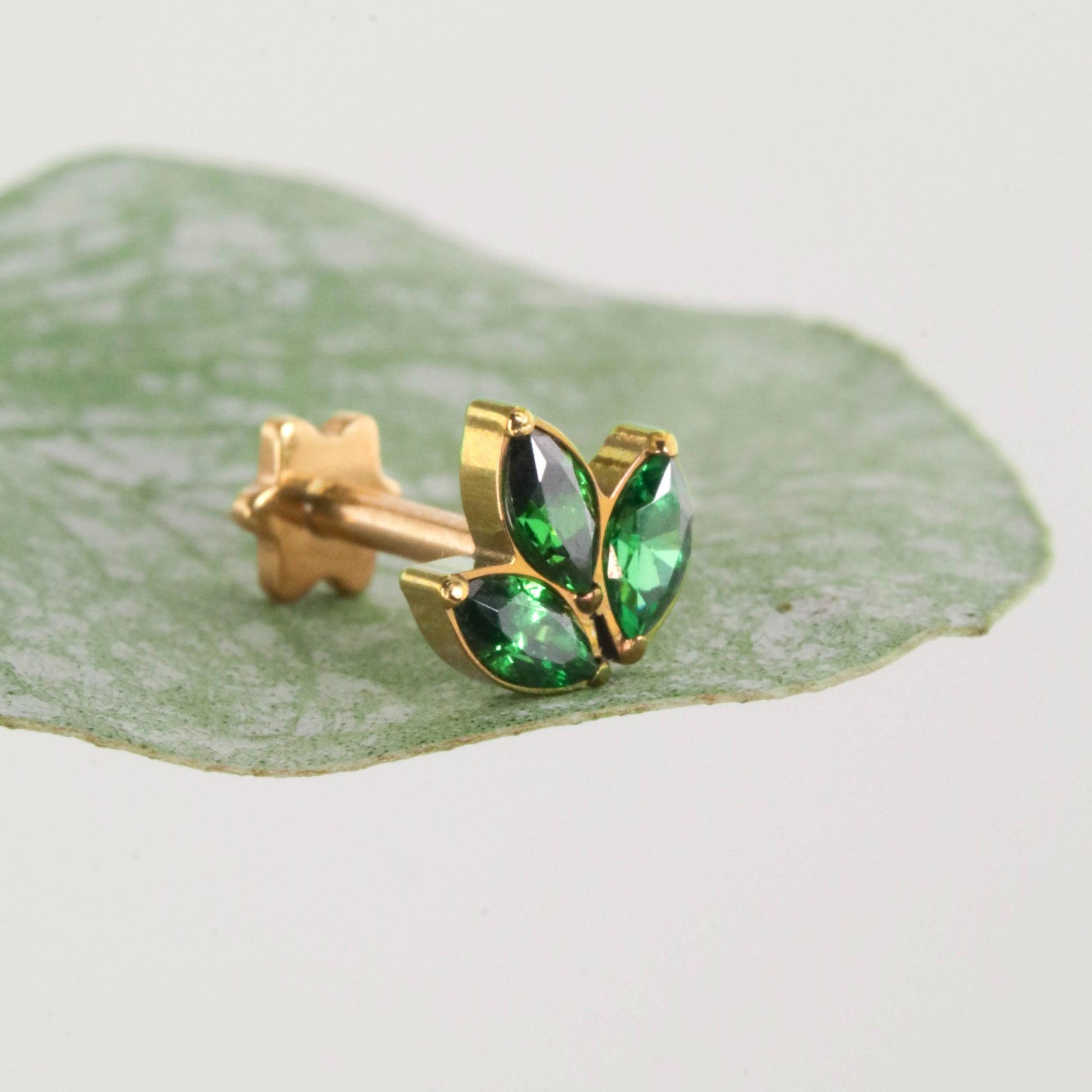 Labret Marquesa Verde en Titanio | Green Essence