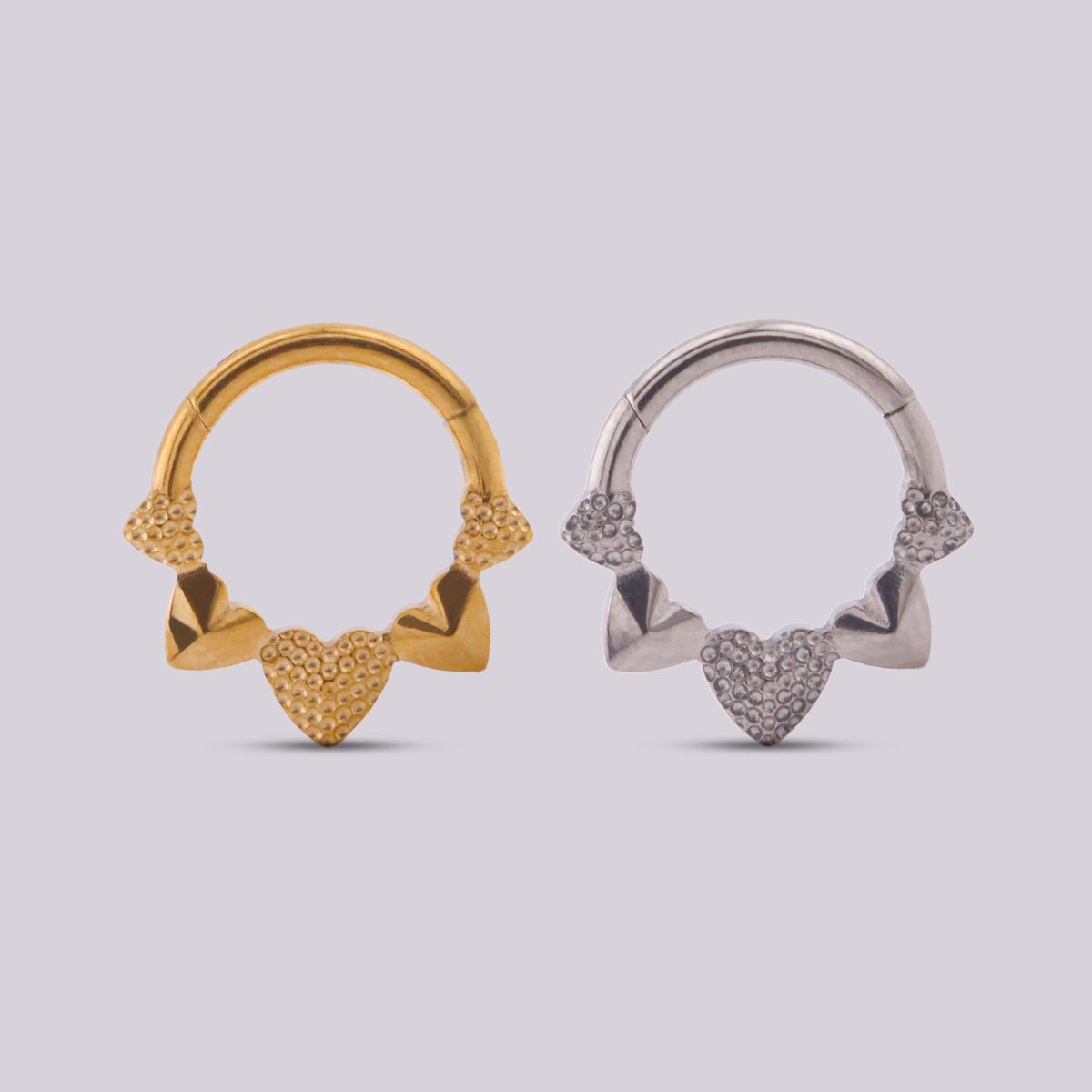 Aro frontal con apliques de corazón para Daith y Septum - Helix Body Jewelry - Tienda Online de Piercings