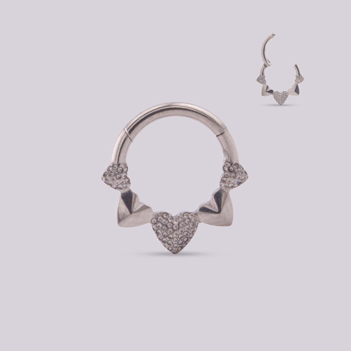 Aro frontal con apliques de corazón para Daith y Septum - Helix Body Jewelry - Tienda Online de Piercings