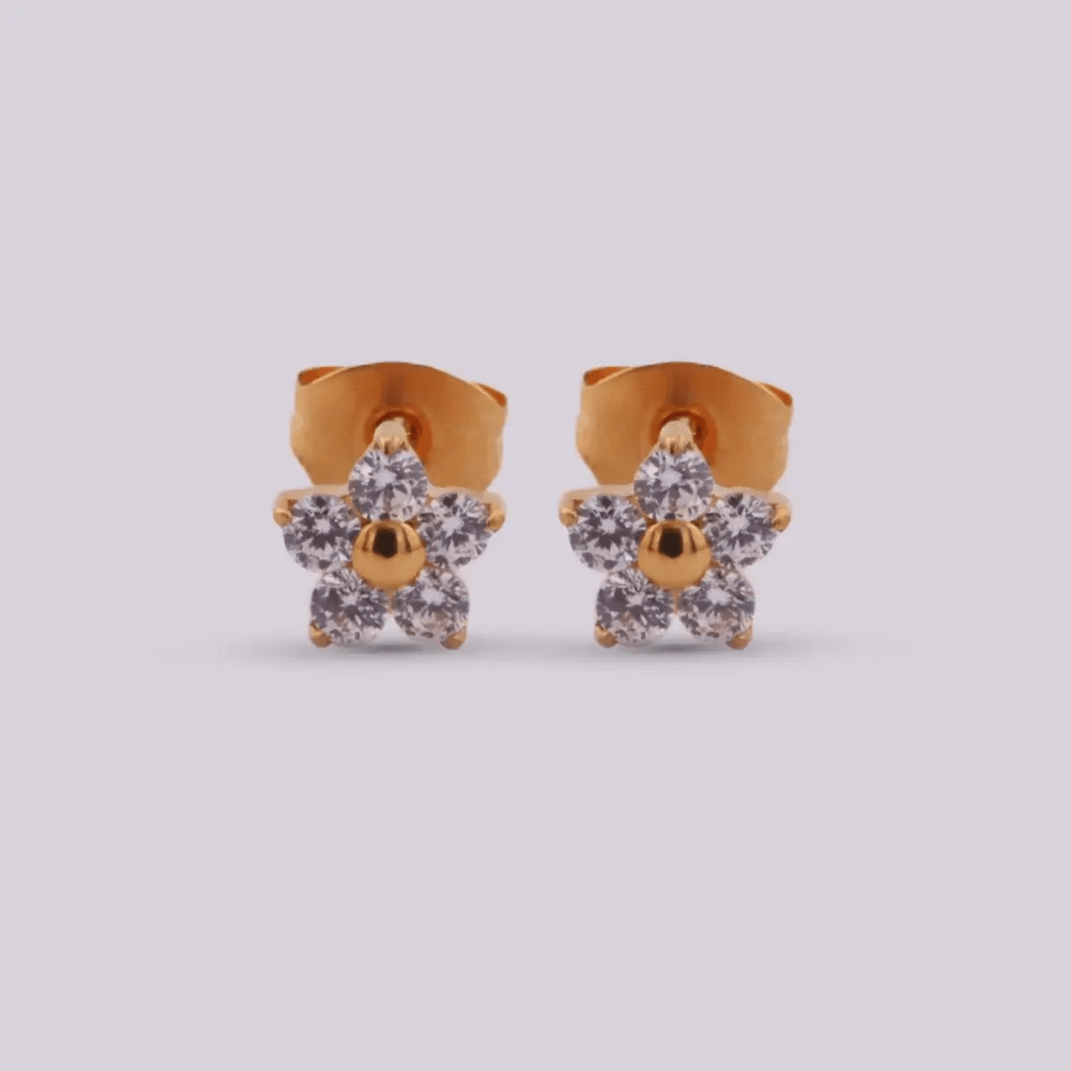 Arete topo con forma de flor Dorada - Helix Body Jewelry - Tienda Online de Piercings