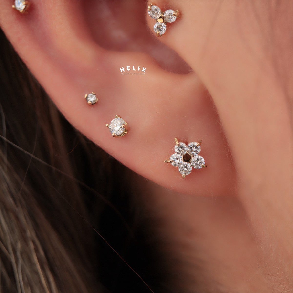 Joya con forma de flor y diamantes - Helix Body Jewelry - Tienda Online de Piercings