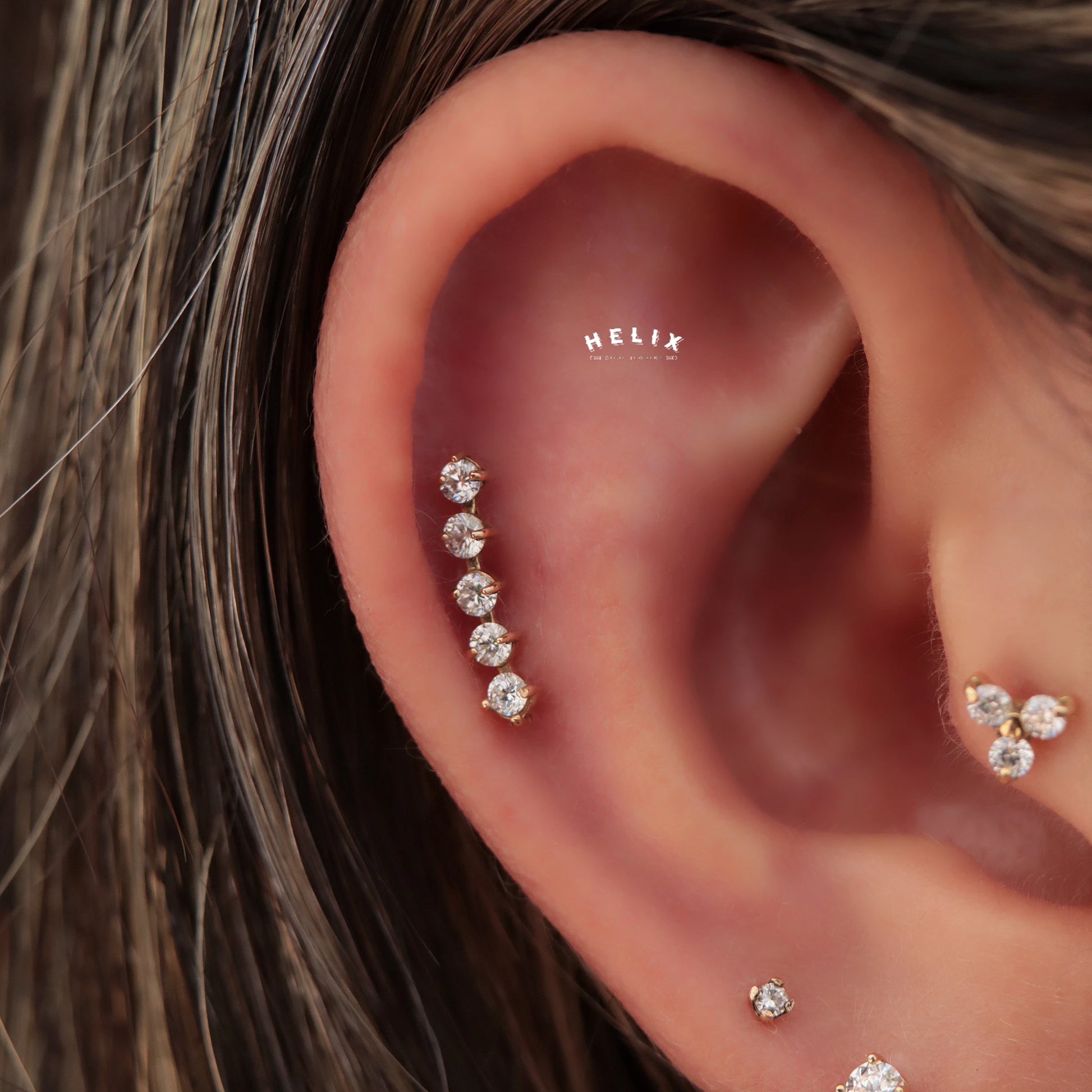 Joya con cinco incrustaciones de diamante Penta - Helix Body Jewelry - Tienda Online de Piercings