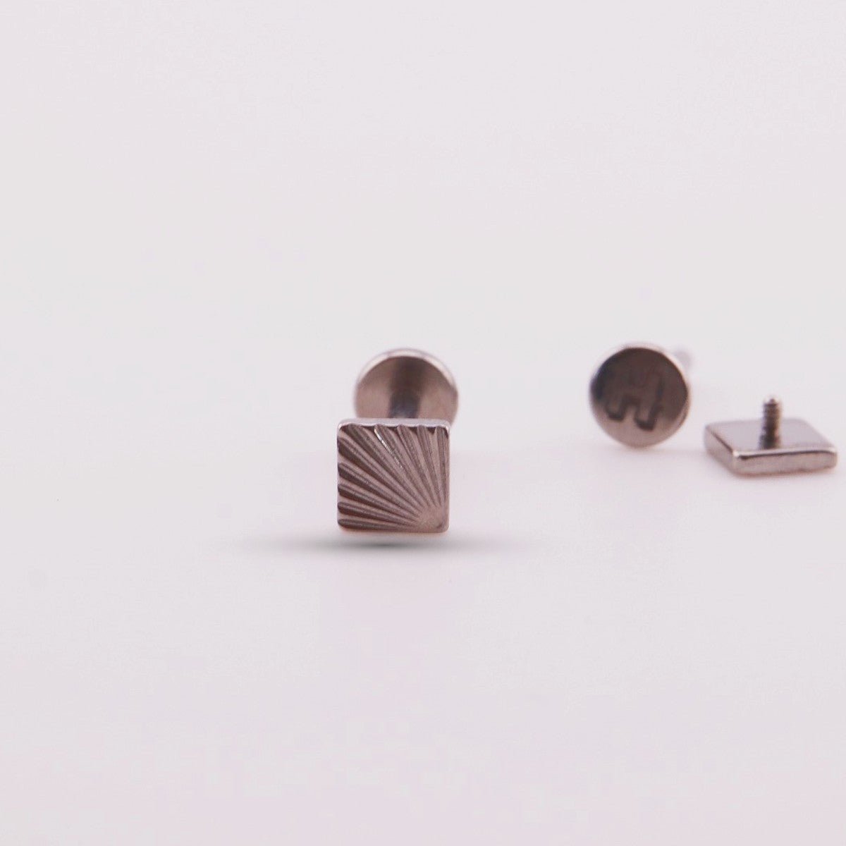 Joya silver para la oreja - Mily - Helix Body Jewelry - Tienda Online de Piercings