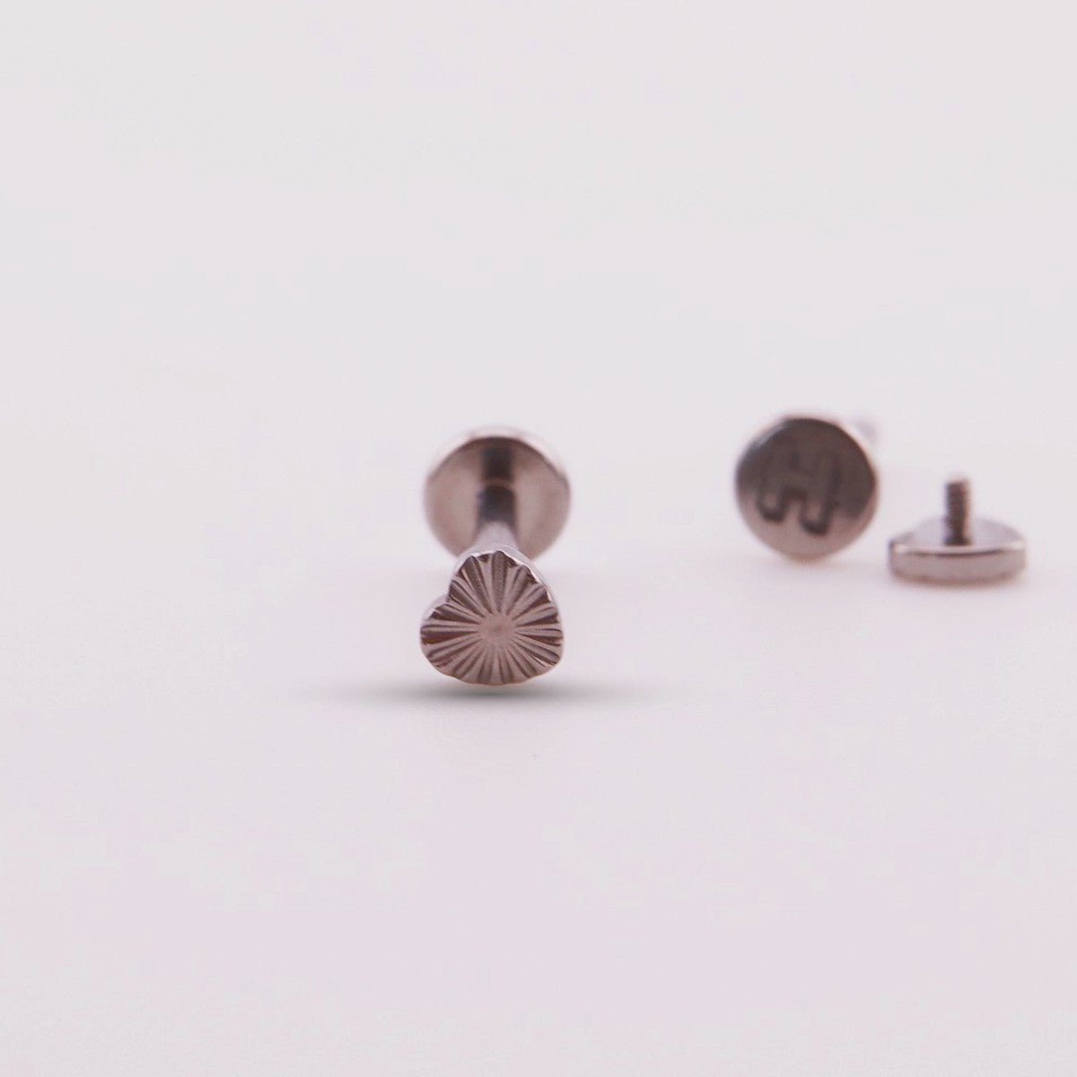 Joya silver para la oreja - Mily - Helix Body Jewelry - Tienda Online de Piercings