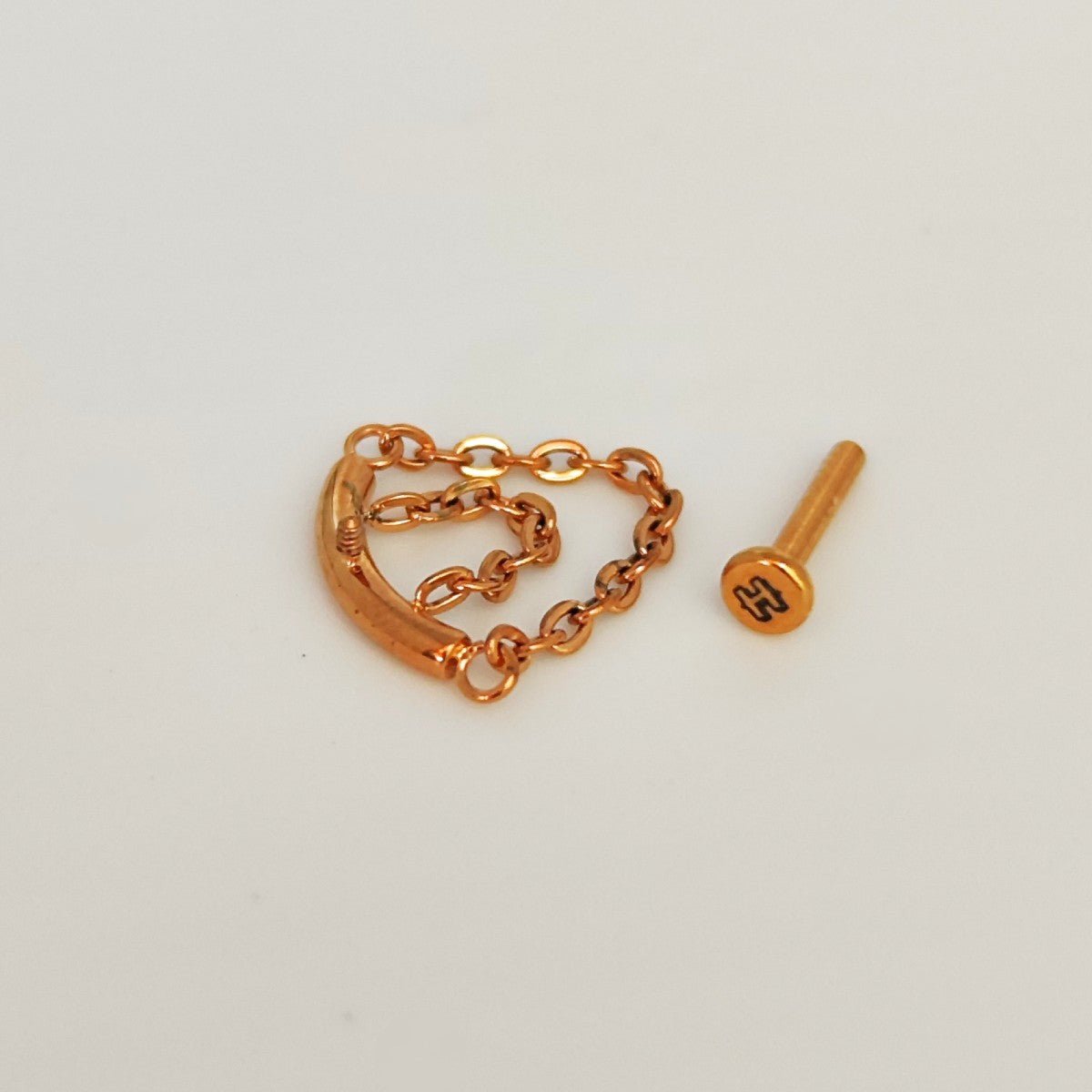 Joya en titanio en forma de media luna - Leonor - Helix Body Jewelry - Tienda Online de Piercings