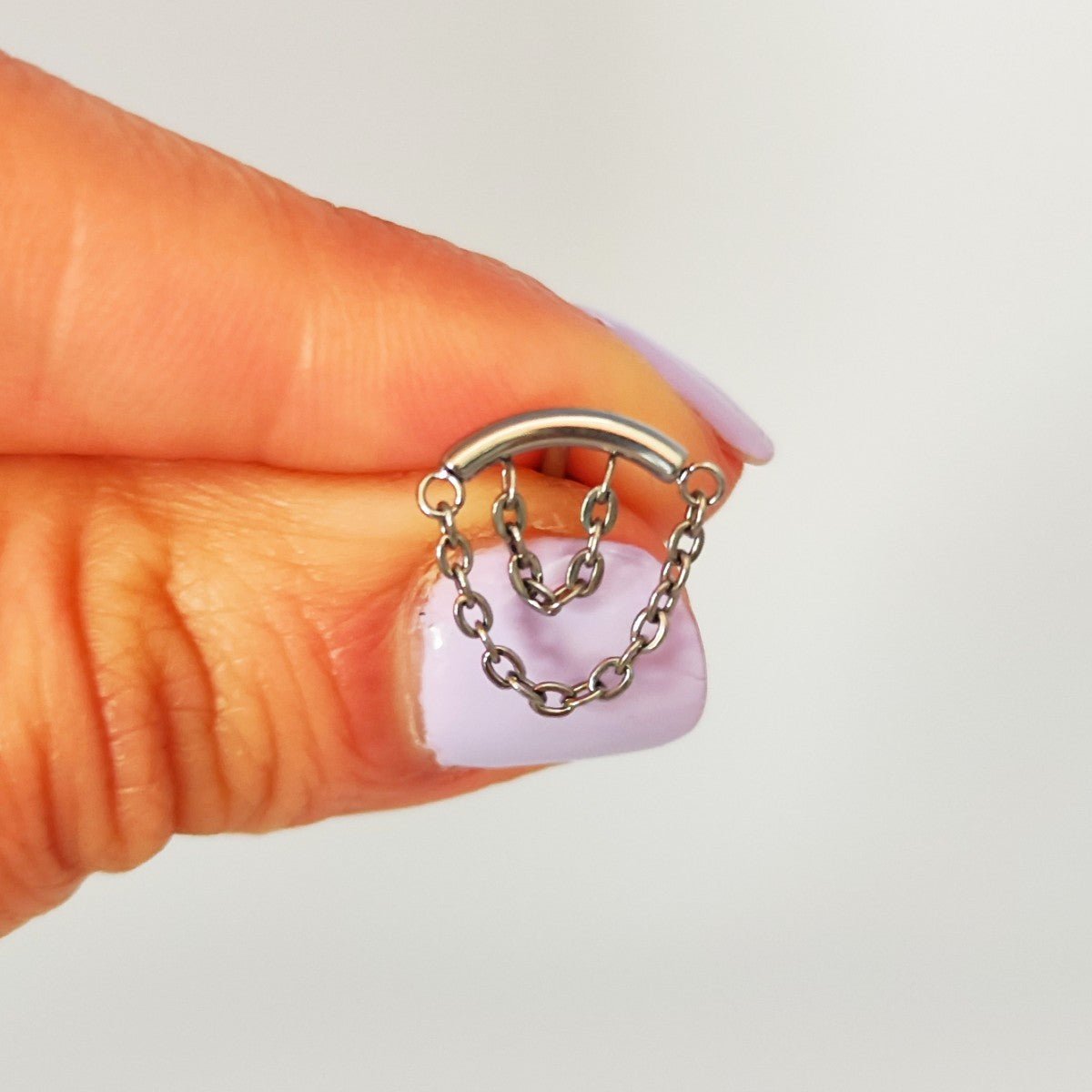 Joya en titanio en forma de media luna - Leonor - Helix Body Jewelry - Tienda Online de Piercings